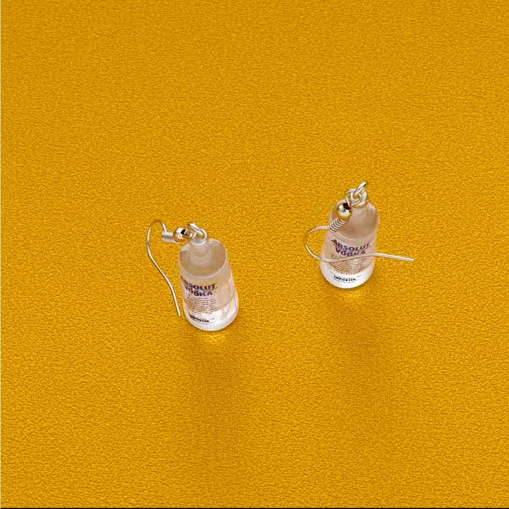 Absolut Vodka‎ earrings - Picture 2 of 2